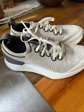 allbirds WoMen’s Knit Lace-Up Sneakers in Beige and White sz 6